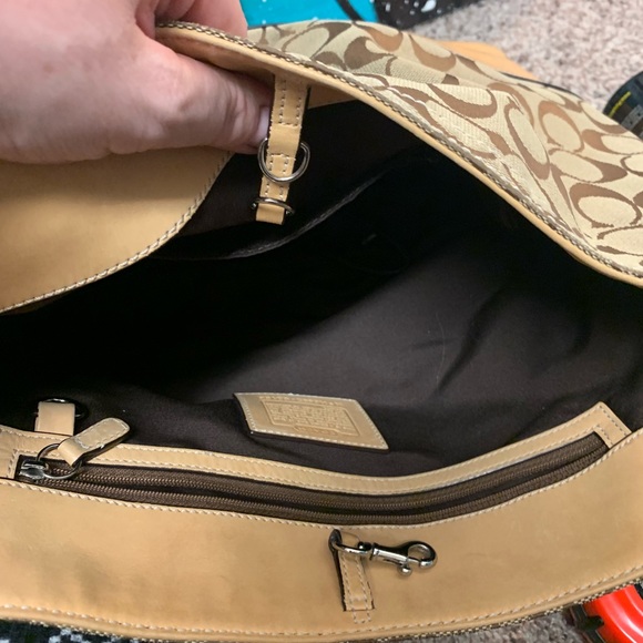 Coach Handbag - Picture 3 of 4